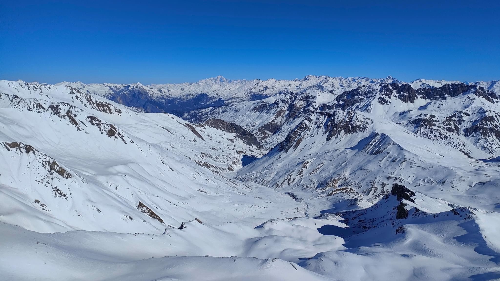 Au fond trône le Mont Blanc 