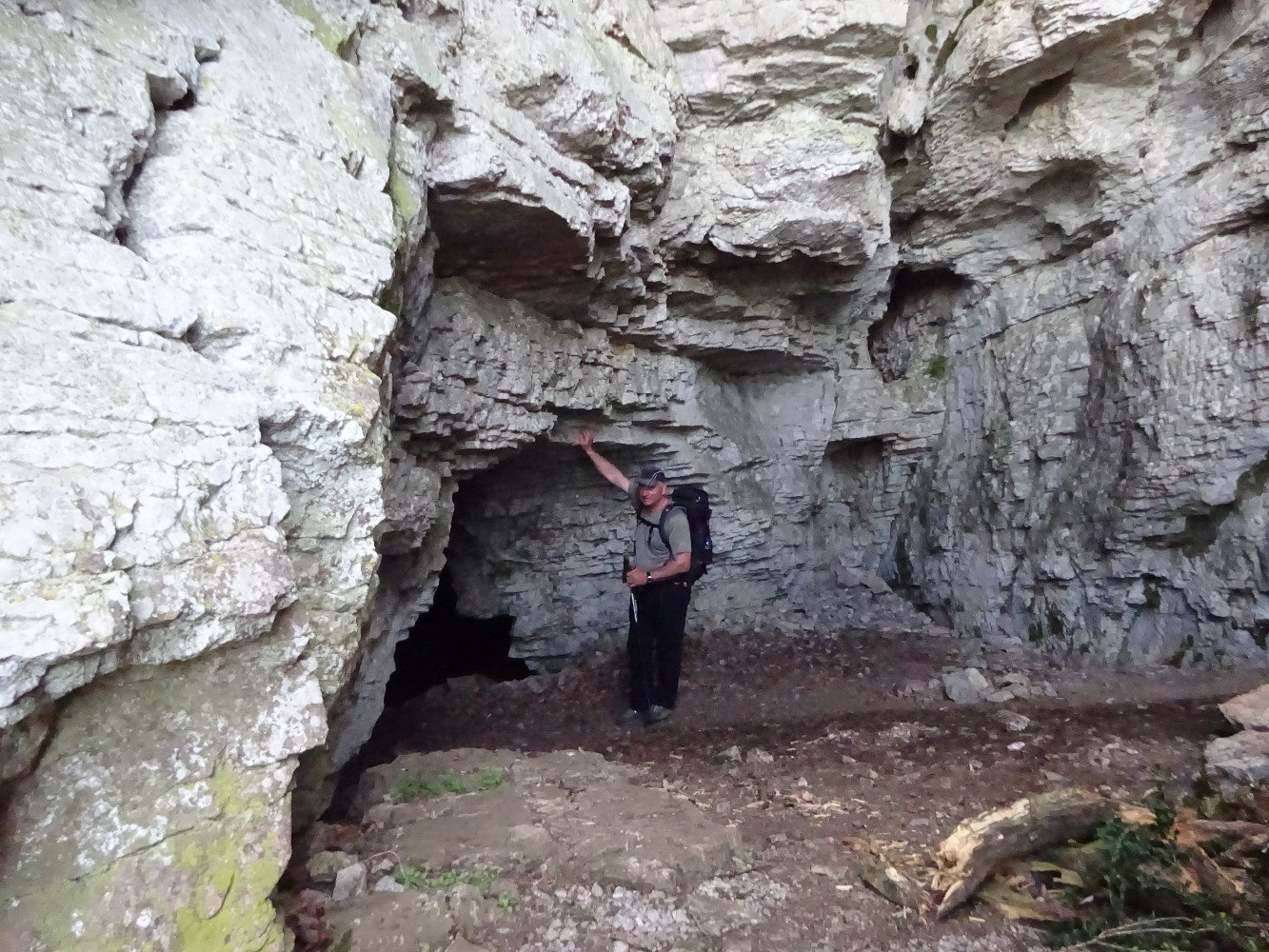 EntrÃ©e de la grotte des Peyrourets