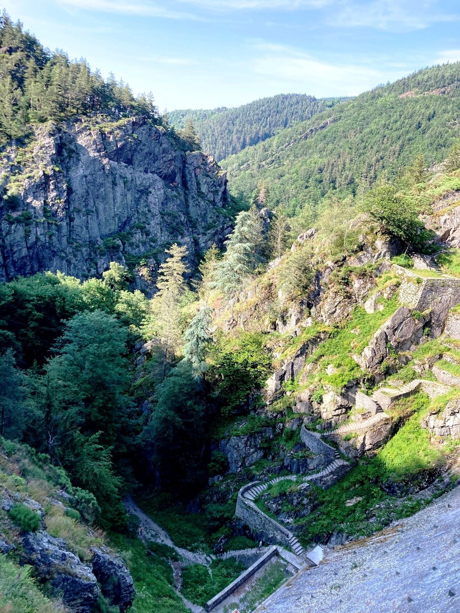Escaliers et gorges du Furan depuis la digue