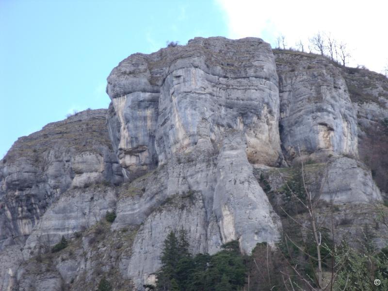 Face Est pilier Est