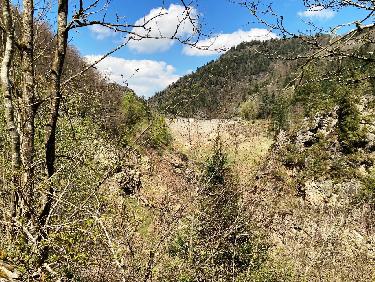 feu le lac de barrage du Gouffre d&apos;Enfer