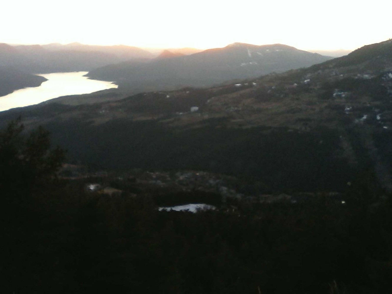 fin du retour : coucher de soleil sur Serre-PonÃ§on