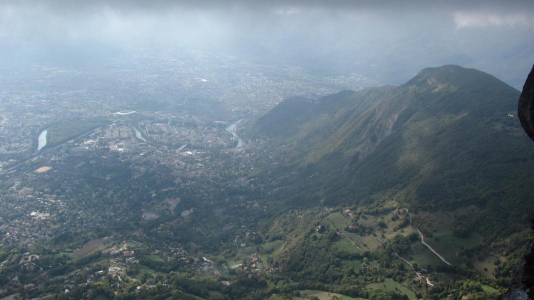Grenoble et Le Rachais dans la brume