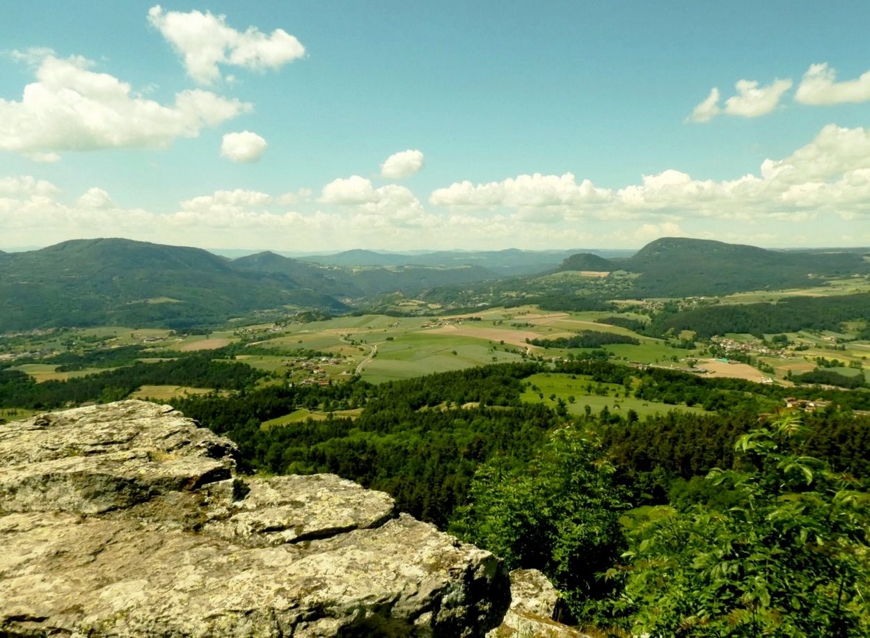 De gauche Ã  droite, depuis la table W  : Gerbizon, vallÃ©e de la Loire, Miaune