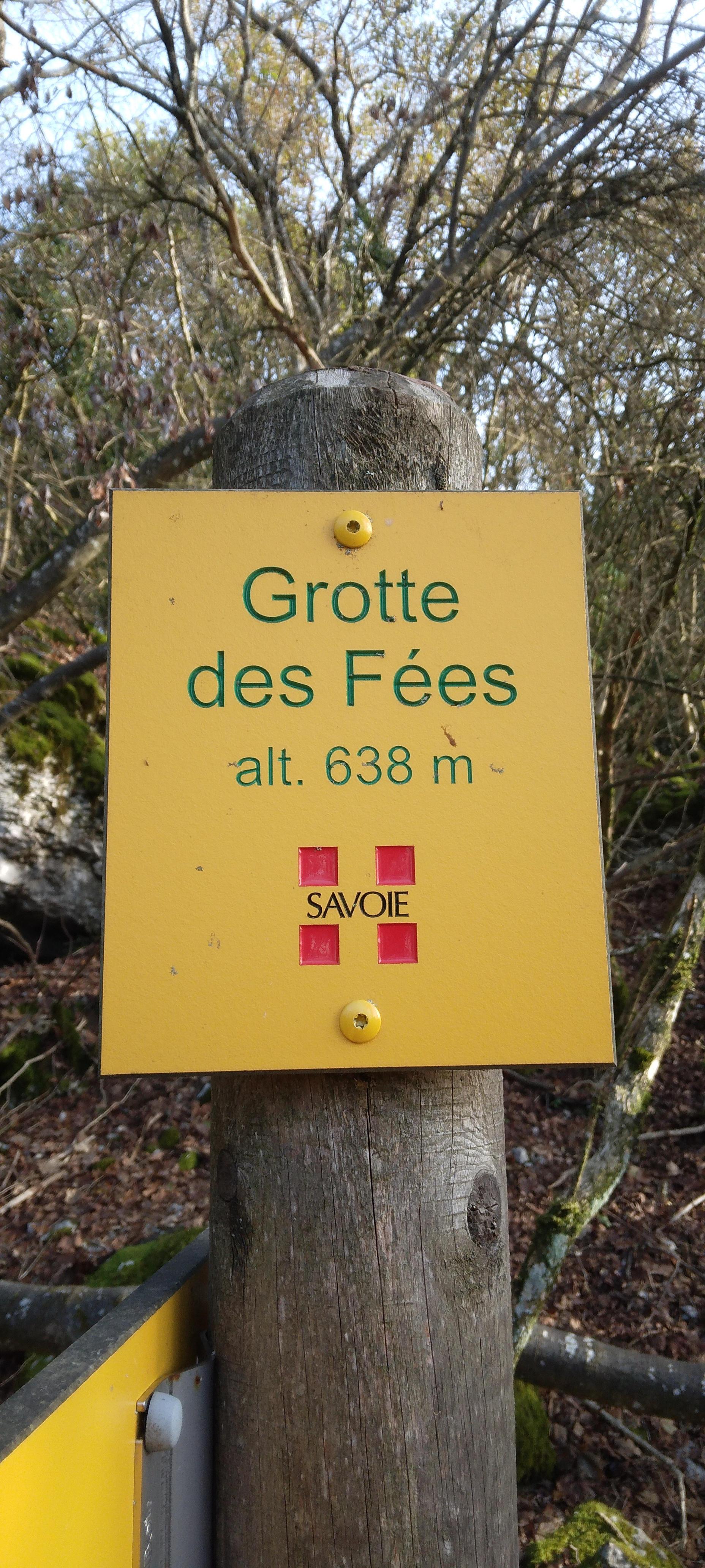 grotte des fées depuis la mairie.