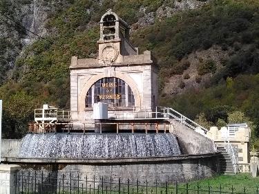 Jeux d&apos;eau sur la centrale du Vernet