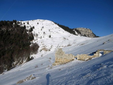 Mont Pravouta et ruines du habert des Ayes