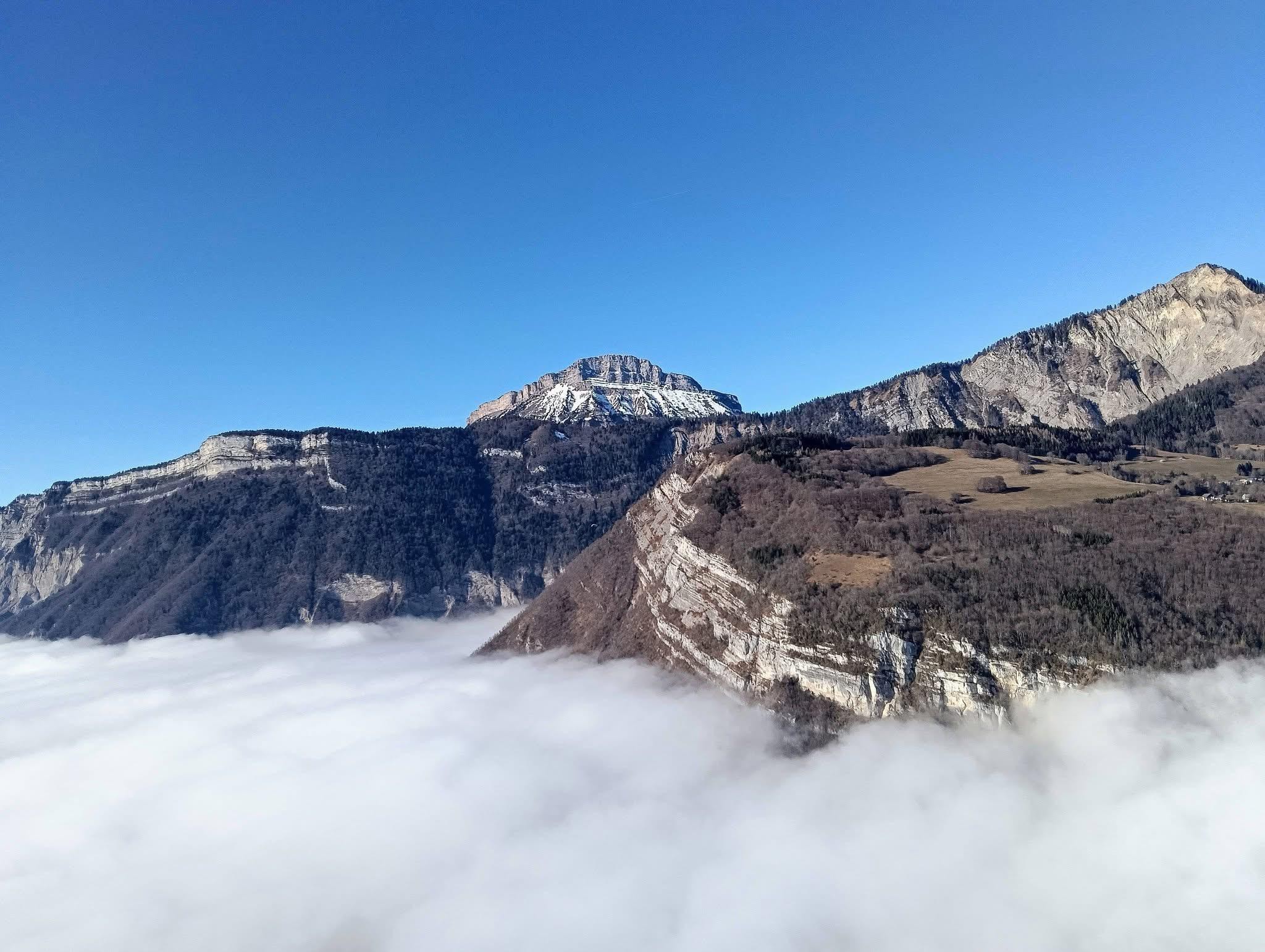 Immense est le monde