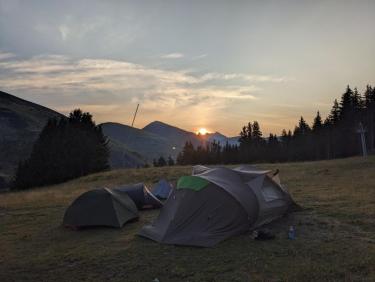 Y&apos;avait personne tiens