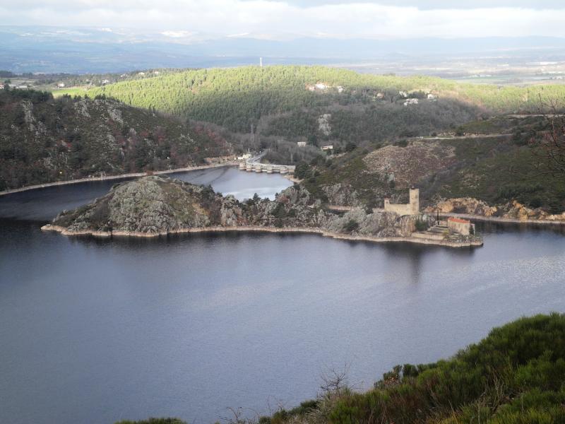 L'Ã®le et le barrage de Grangent