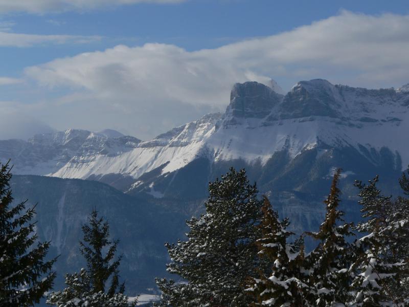 La Grande Moucherolle fume