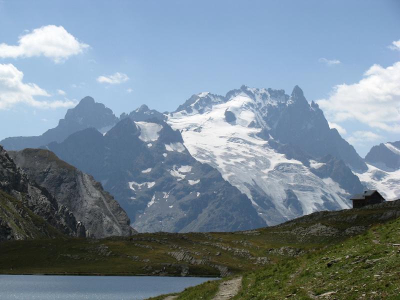 La Meije et le lac du Goléon
