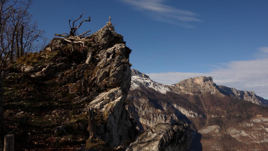 La croix sommitale...