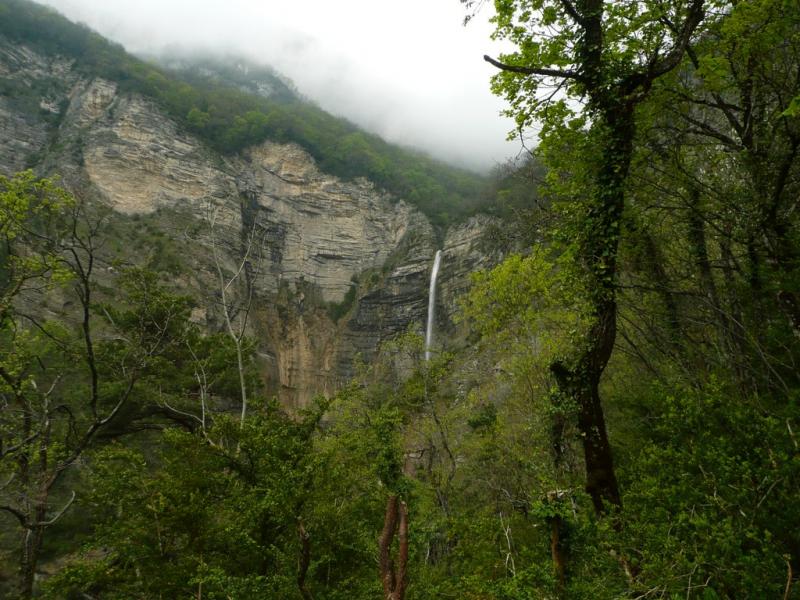 La grande cascade au fond du vallon