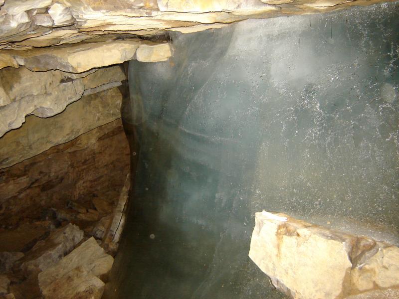 La grotte glacée du Petit Obiou.