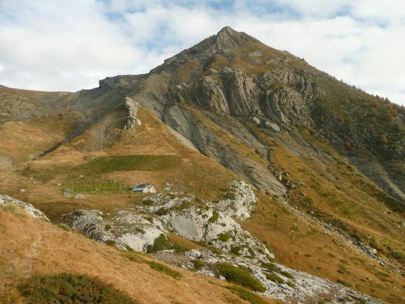 La Pousterle et la cabane des Beaumes en dessous