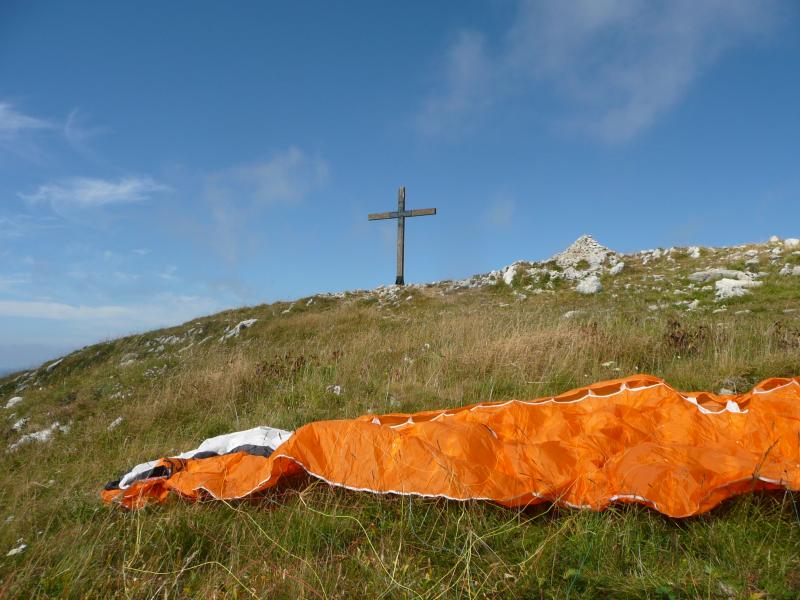 La voile (orange ce coup ci) et la Croix (cf txt)