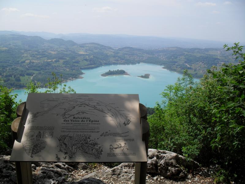 Lac d'Aiguebelette vu des voies romaines