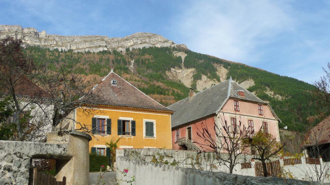 Le Rocher du Baconnet depuis Saint Michel