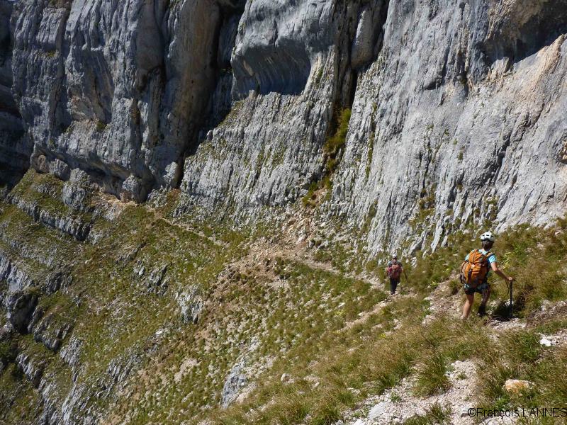 Le cirque aux pentes herbeuses