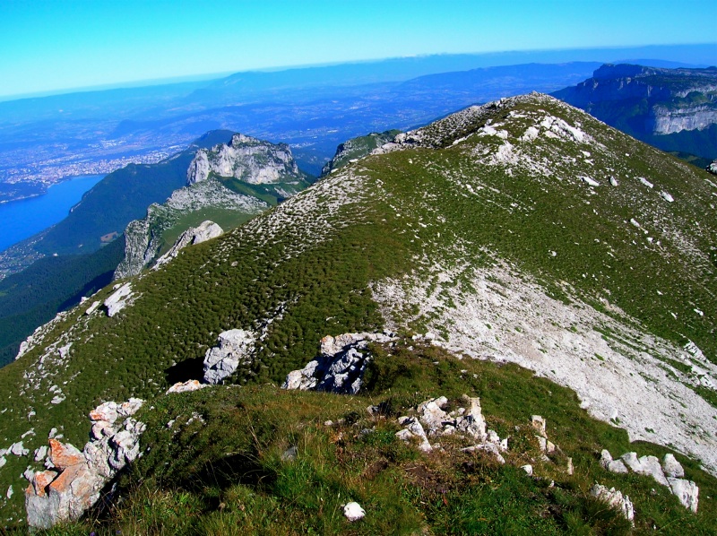 Le déco, avec Annecy et son lac au second plan