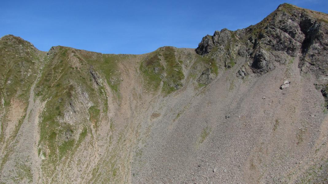 Le pentu de la montée (au centre)