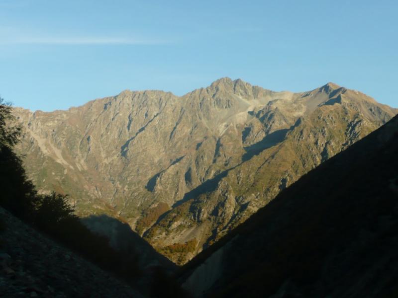 Le soleil brille déja en face