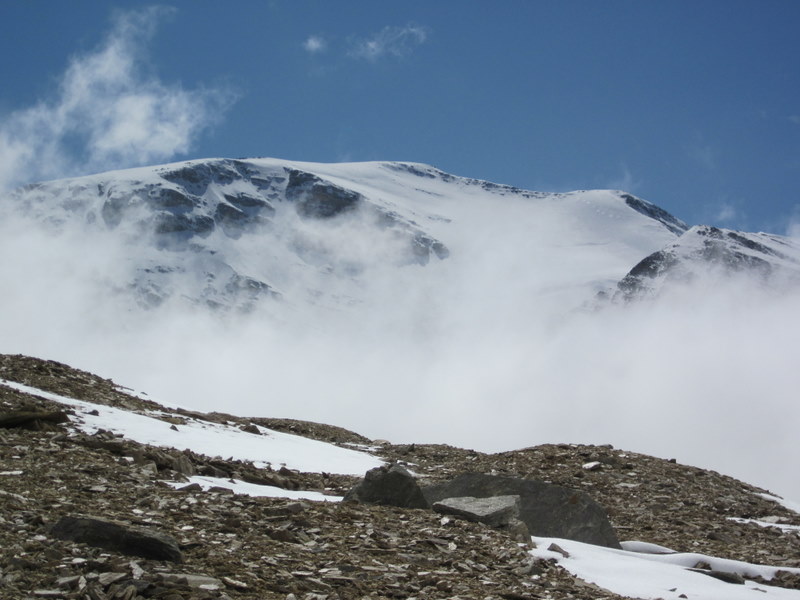 Le sommet sort des nuages