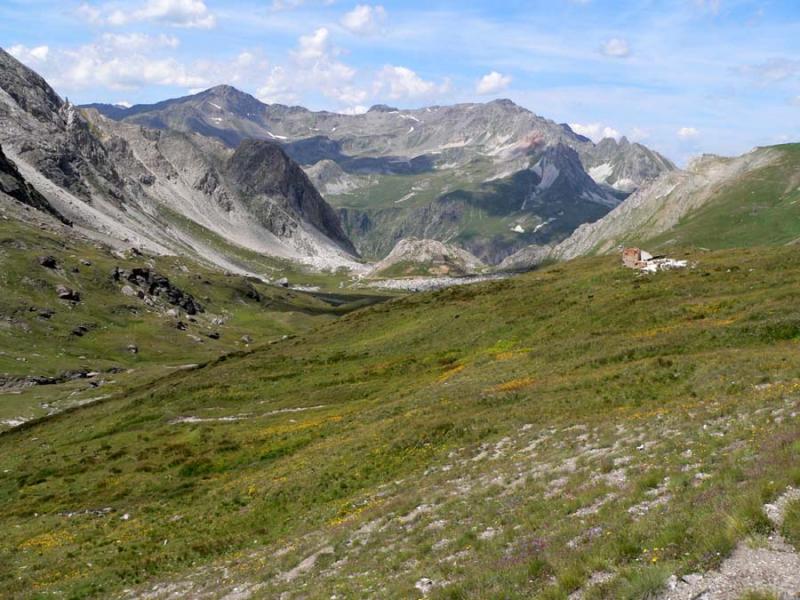 Le vallon de Fréjus et les ruines des casernements