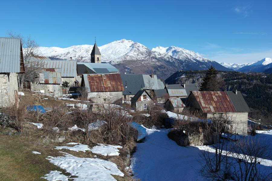 Le village d'Albanne en face du Télégraphe.