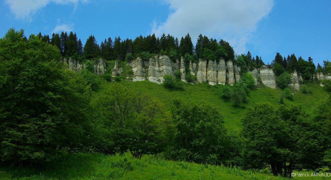Les falaises au sud du Pas de l'Ours