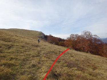 L&apos;accÃ¨s au chemin de descente au Clos des DÃ©bats
