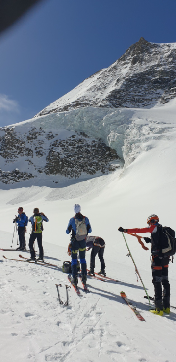 Sous le glacier des Evettes