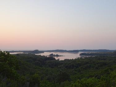 L&apos;Ã©tang de Diane au lever du jour