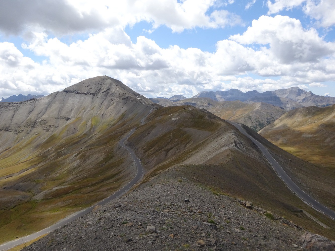 La Cime des Trois SerriÃ¨res , panorama vers le col de la Bonette