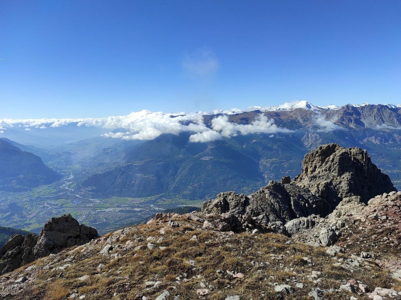 La crÃªte des Crousas et la croix des Crousas vues du sommet