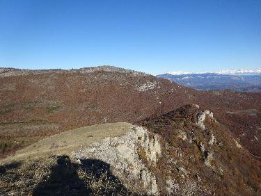La crÃªte Nord du roc de Gloritte. Au fond, la crÃªte du Travers. Au loin, Bure et les Ecrins.