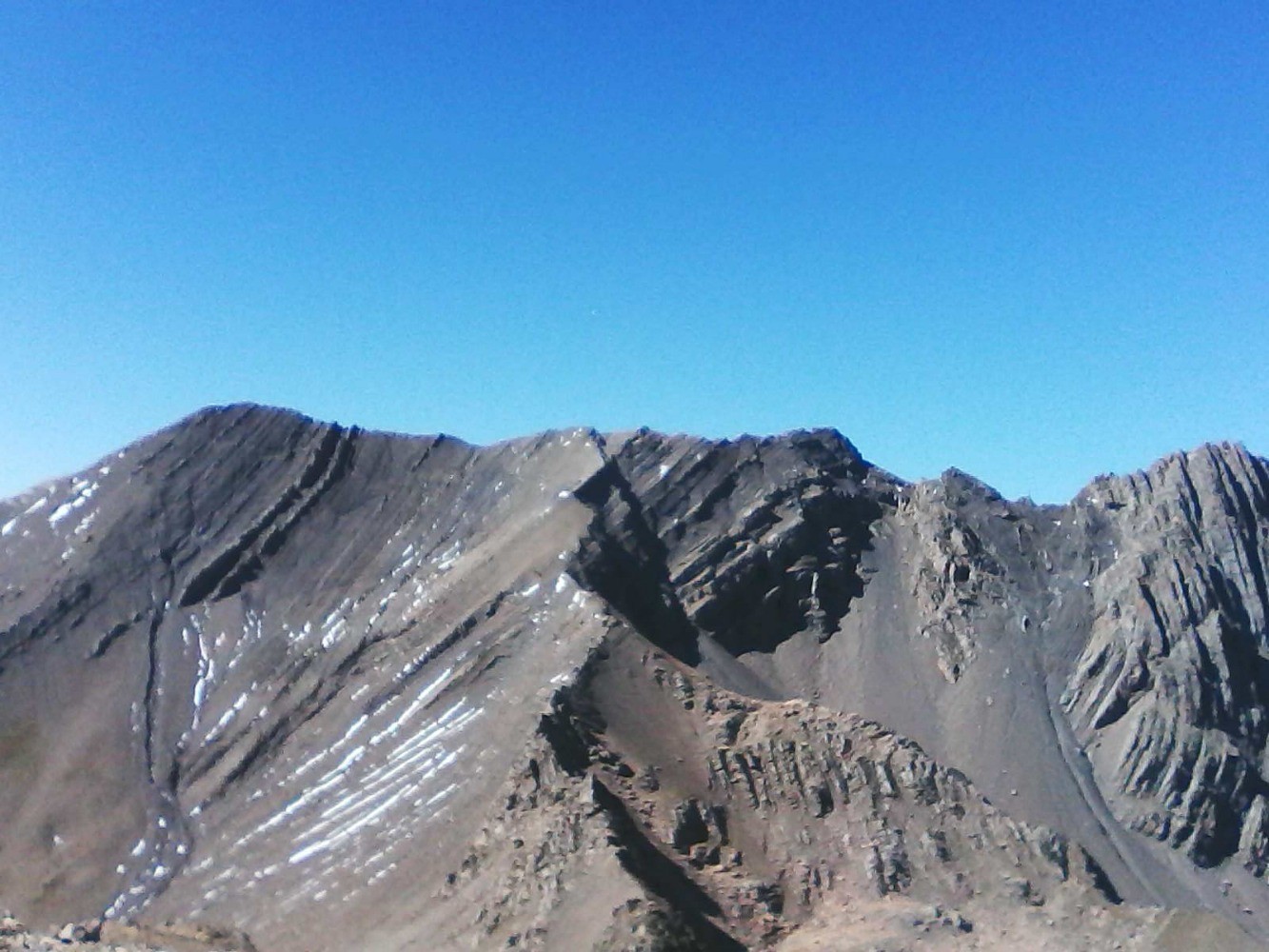 la crÃªte qui monte du col vers la crÃªte du martinet , et la pointe des estaris Ã  G