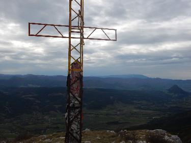 La croix situÃ©e au Bonnet Rouge