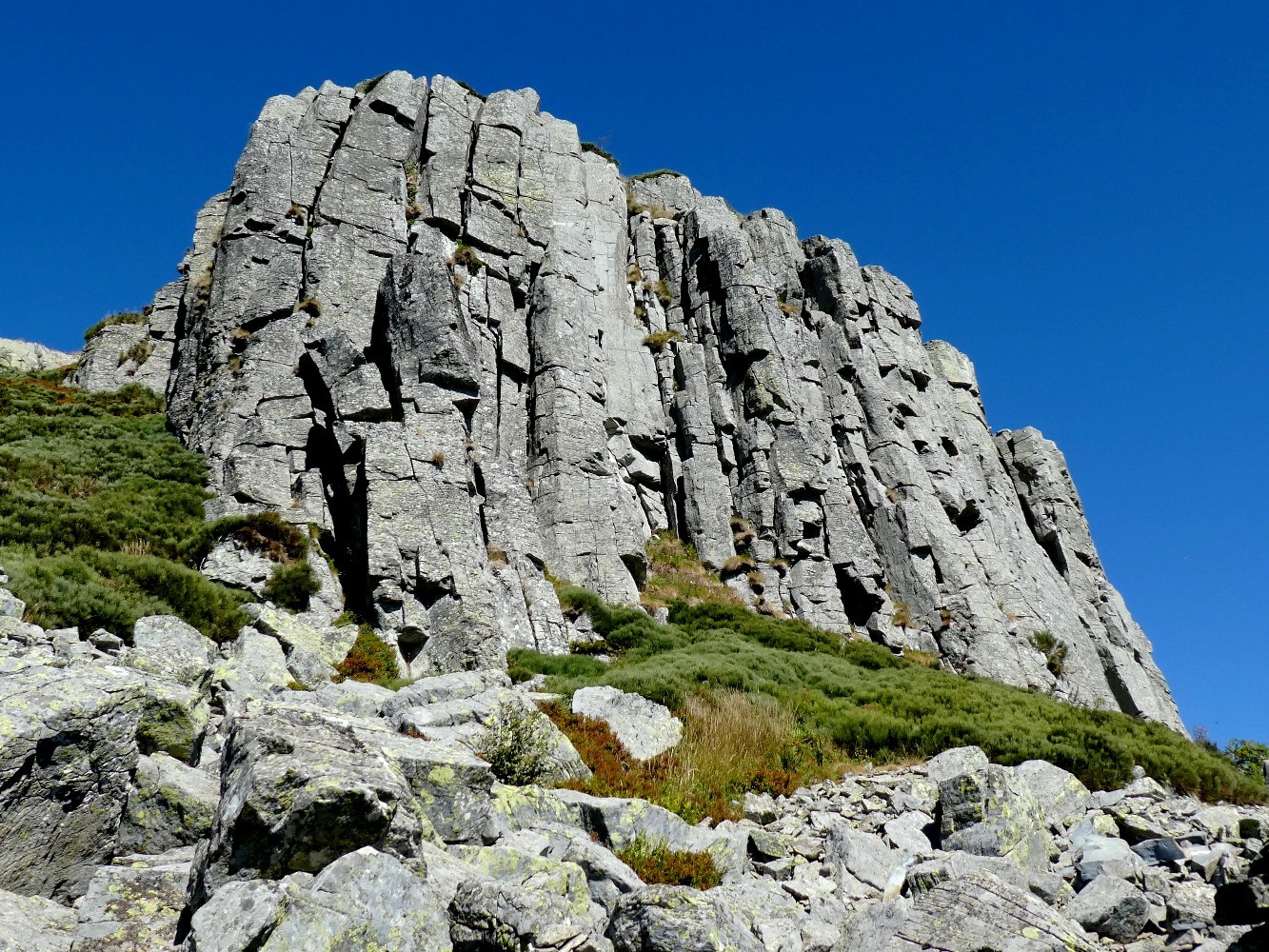 la falaise - rocher d'escalade