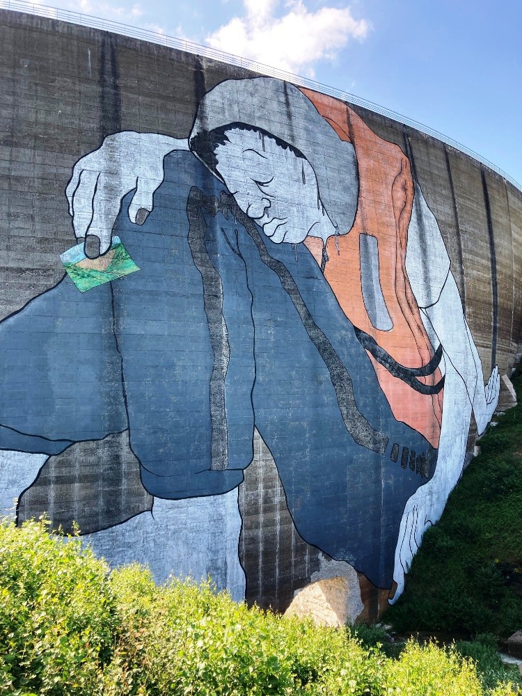 La fresque sur la digue, cÃ´tÃ© amont