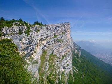 La grotte sous la montagne