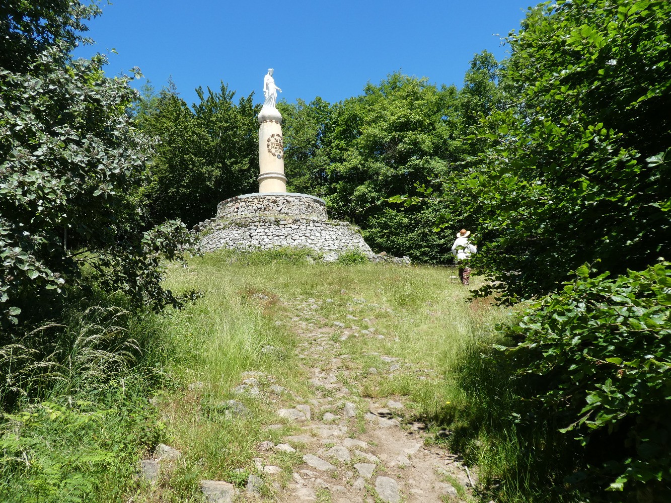 La madone au sommet de son crÃªt