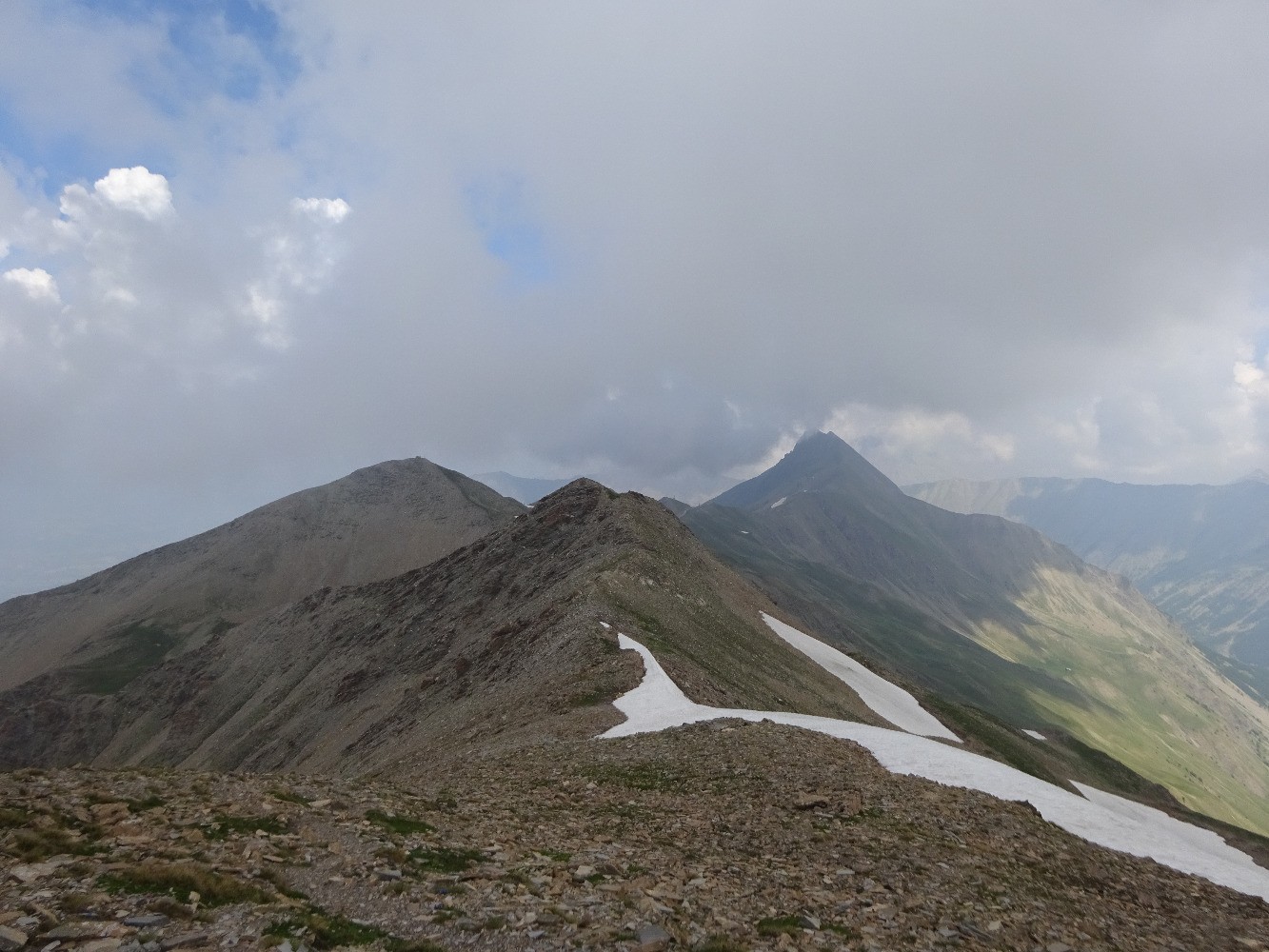 La montagne de l'Alpe de Verdun, avec, Ã  gauche, la tÃªte du Vallon RÃ©molon et, Ã  droite, le pic de Boussolenc
