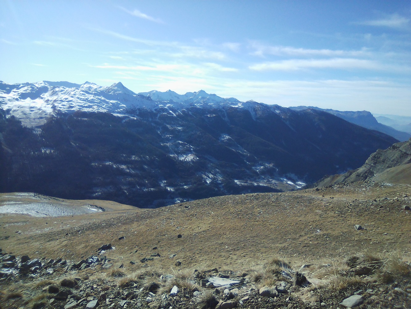 la montÃ©e continue , au dessus de la vallÃ©e de CrÃ©voux