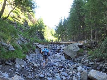 La nouvelle passerelle sur le torrent de MÃ©ollion vers 1740m