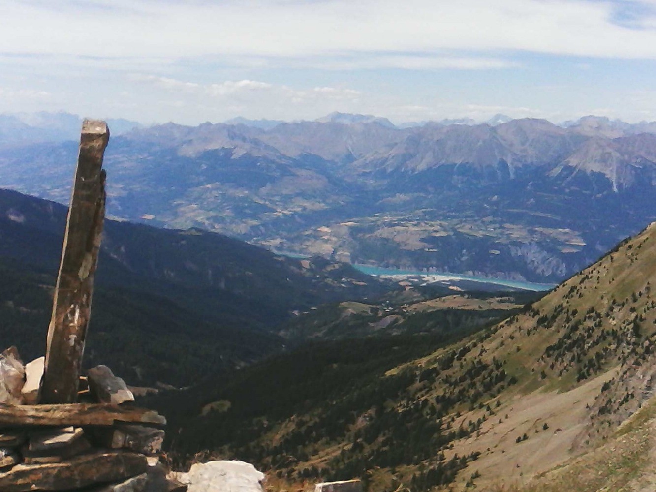 la vallÃ©e de boscondon et le lac de serre-ponÃ§on ; j'Ã©tais arrivÃ© au col il y a qqs annÃ©es par ce versant , plus difficile et hors sentier