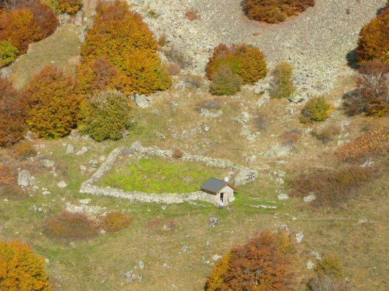 la cabane de plus près