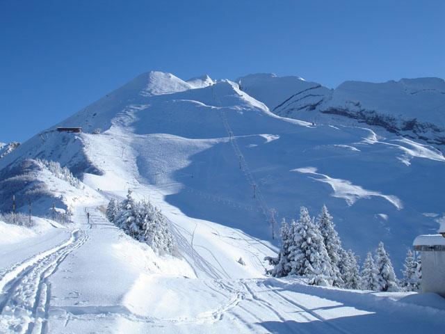 la montée vers l'Aiguille depuis le Crêt du Loup