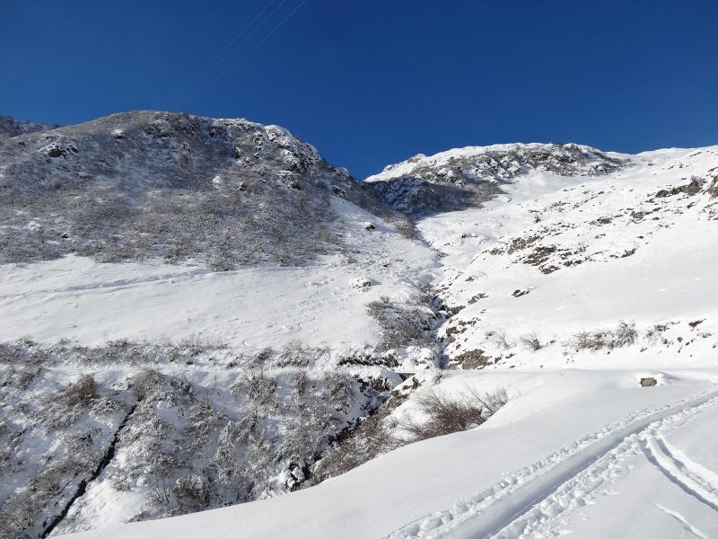 la route d'acces a la combe des plans